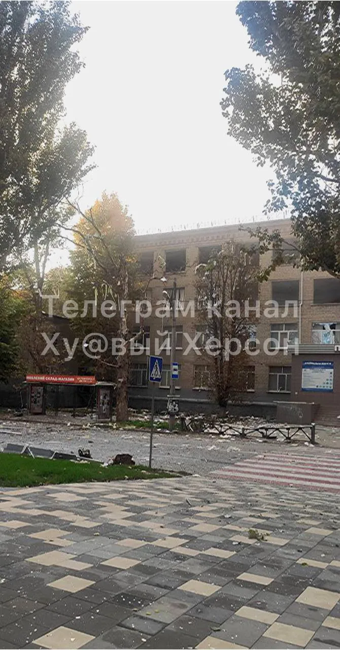 В оккупированном Херсоне прилетел в помещение Политехнического колледжа