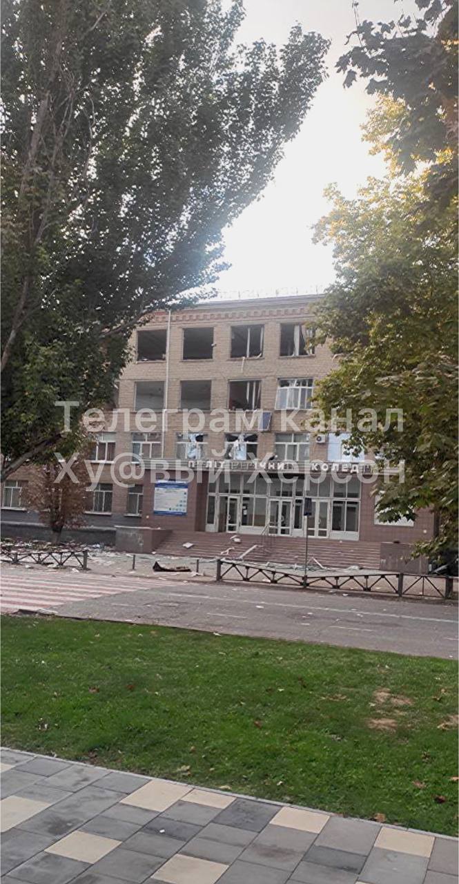 В оккупированном Херсоне прилетел в помещение Политехнического колледжа