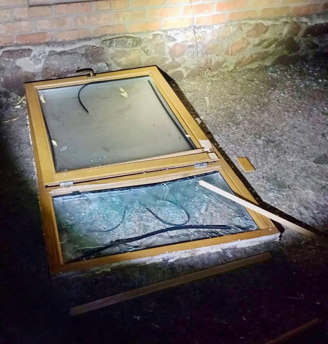 У Кривому Розі ворожий дрон-камікадзе поцілив у ліцей: знесло два поверхи dqxikeidqxitkant