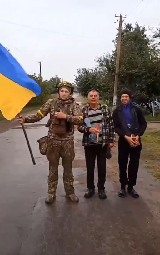 Украинские военные показали видео с флагом из Золотой Балки в Херсонской области: они уже там dqxikeidqxiqqeant