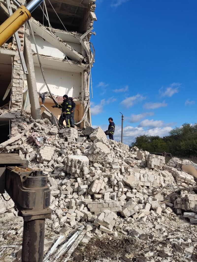 Обстріл гуртожитку у Часовому Яру: рятувальники знайшли тіло загиблого dqxikeidqxitkant