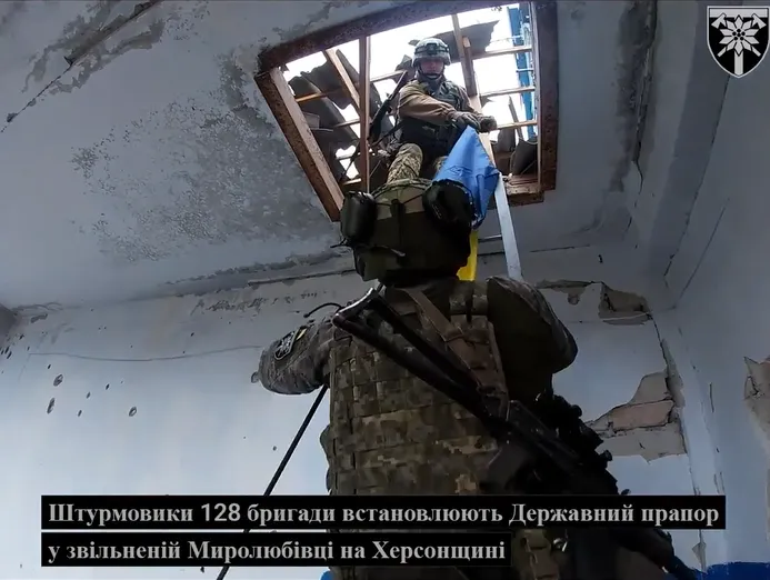 В Миролюбовке Херсонской области подняли украинский флаг: впечатляющее видео от ВСУ