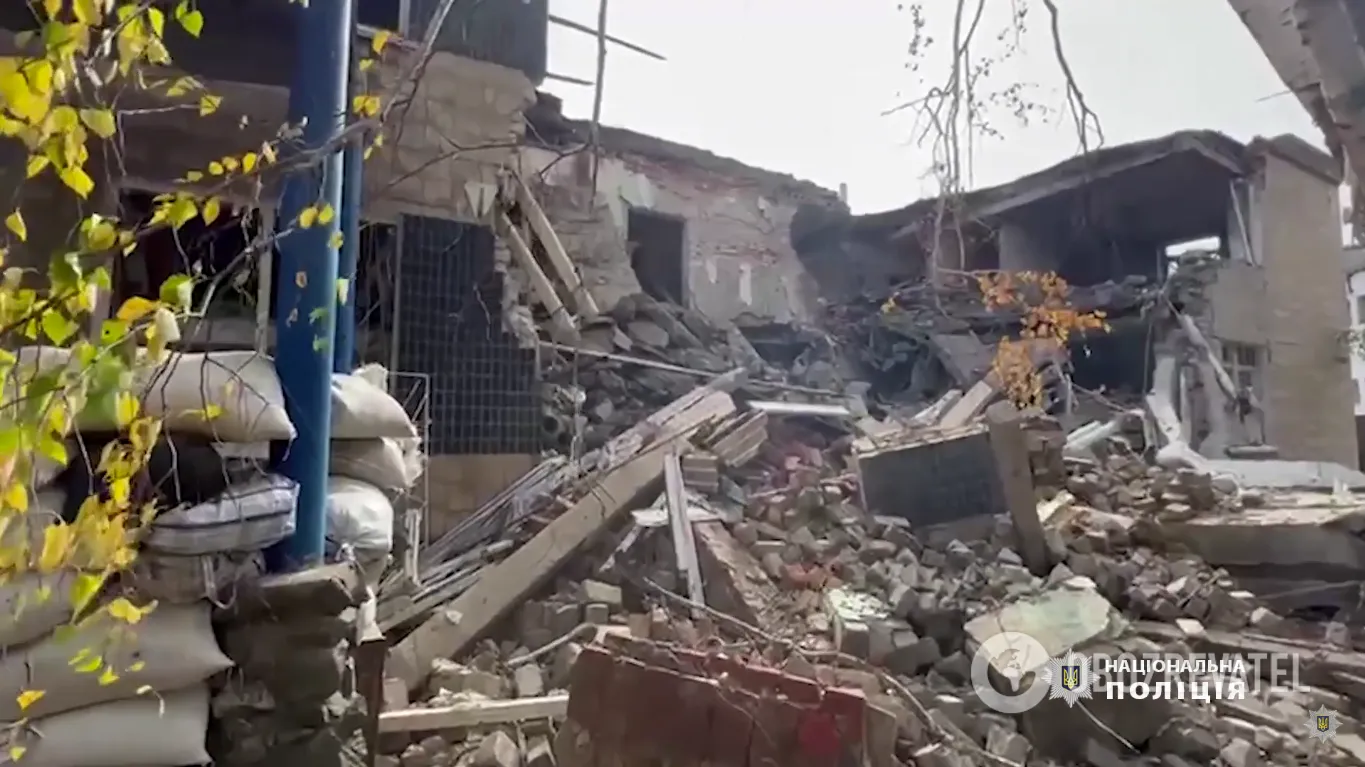 Навколо – руїни