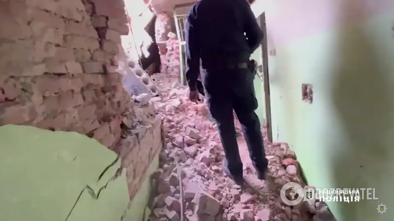 Зруйнована частина будівлі