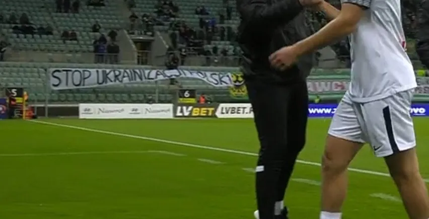 Ультрас у Польщі влаштували акцію протесту проти України. Фотофакт dqxikeidqxiqqeant