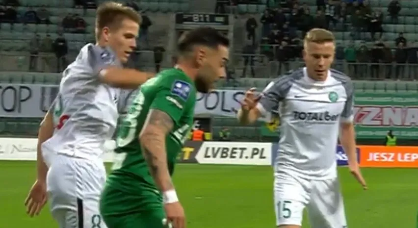 Ультрас у Польщі влаштували акцію протесту проти України. Фотофакт