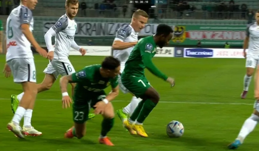 Ультрас у Польщі влаштували акцію протесту проти України. Фотофакт