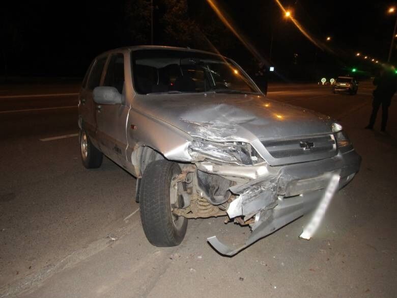 У Києві п’яний охоронець на викраденому службовому авто потрапив в аварію. Фото dqxikeidqxitkant