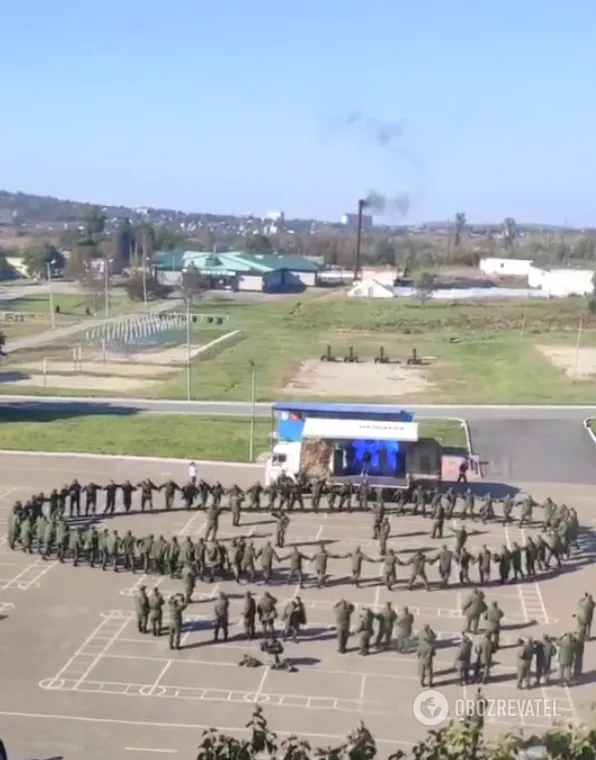 Якутські ’’мобіки’’ під час військових навчань влаштували ритуальні танці для підняття бойового духу. Відео dqxikeidqxiqqeant