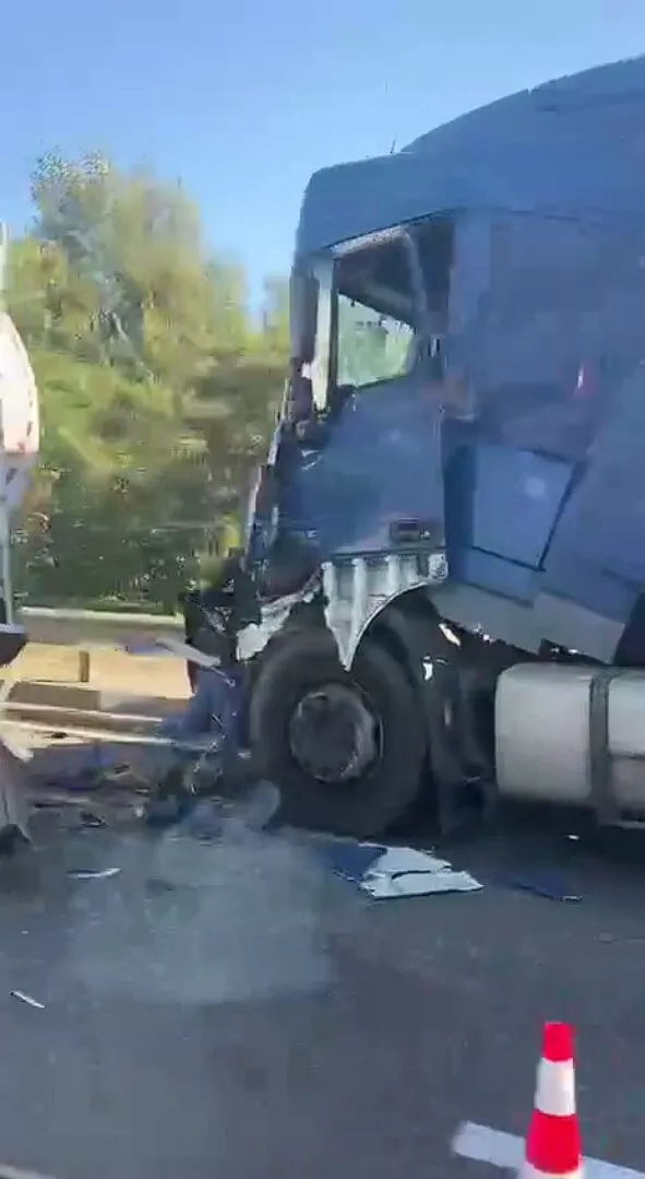 У Києві у ДТП потрапили два бензовози: відео наслідків dqxikeidqxitkant