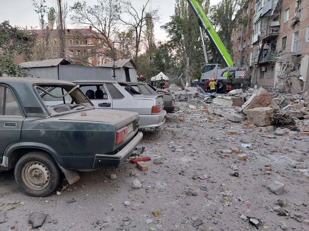 У Миколаєві жертвами ракетного удару РФ стали 7 осіб: рятувальні роботи тривають. Фото dqxikeidqxitkant