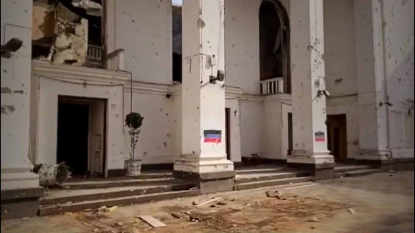 Разбомбленный Драмтеатр в Мариуполе