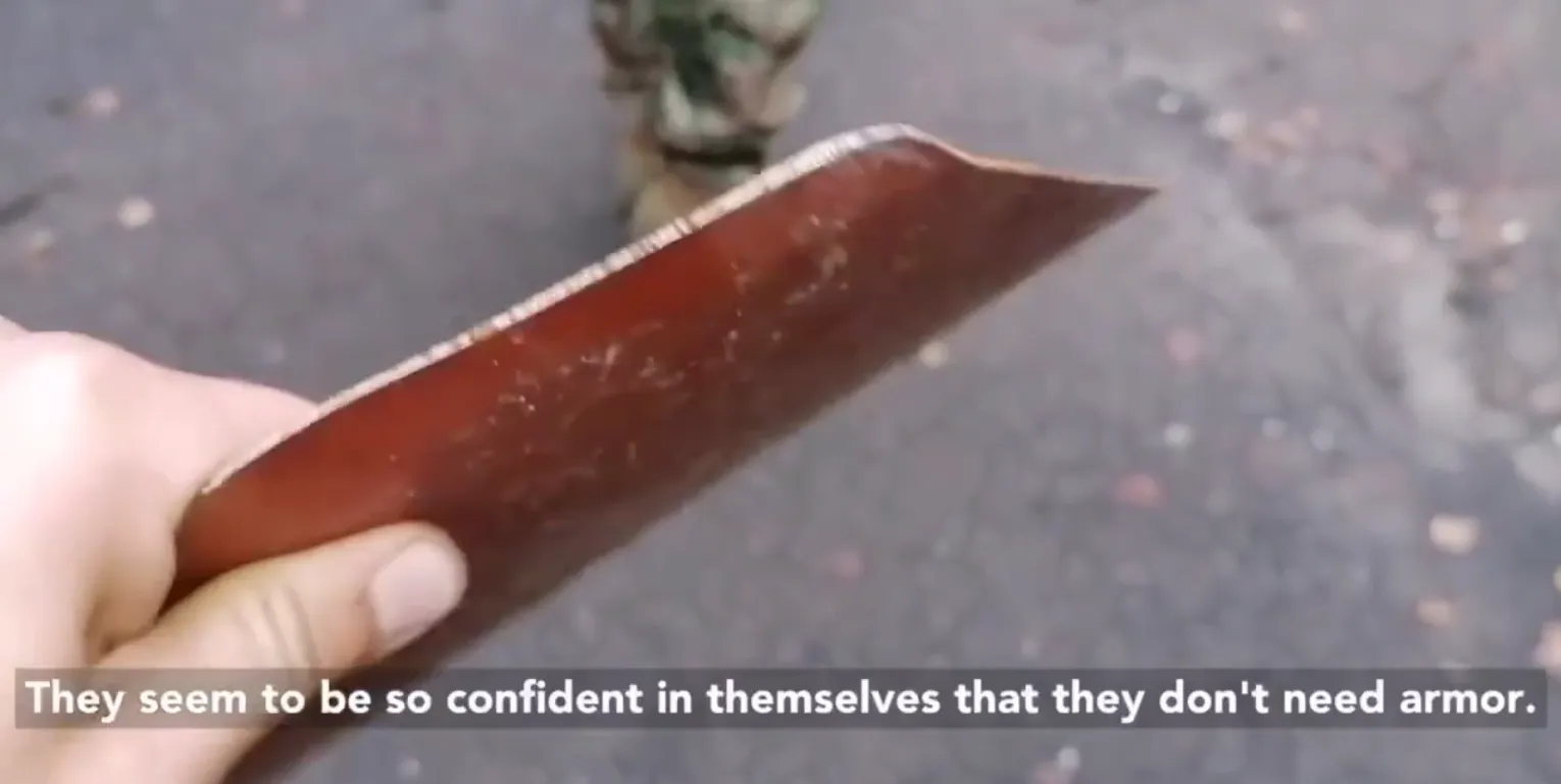 Із фетру? Українські бійці показали, з якими засобами захисту у Росії відправляють воювати окупантів. Відео