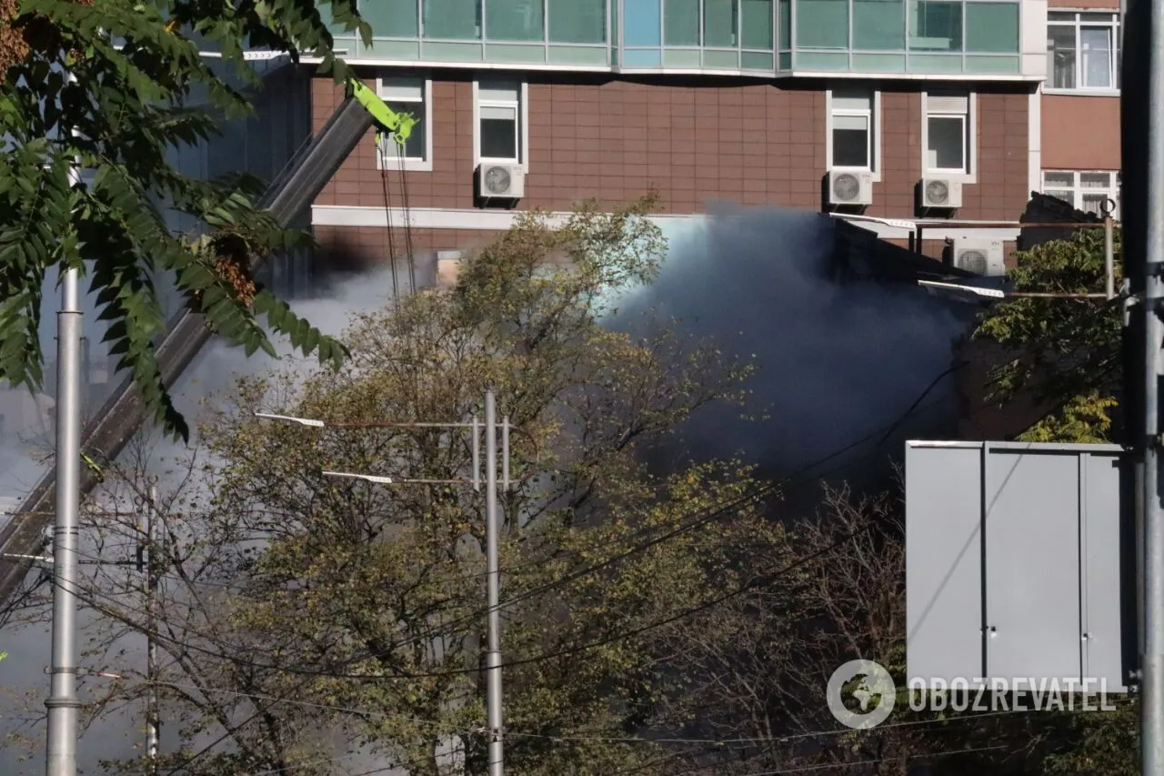 Під завалами багатоповерхівки залишаються люди: нові деталі атаки дронів-камікадзе на Київ