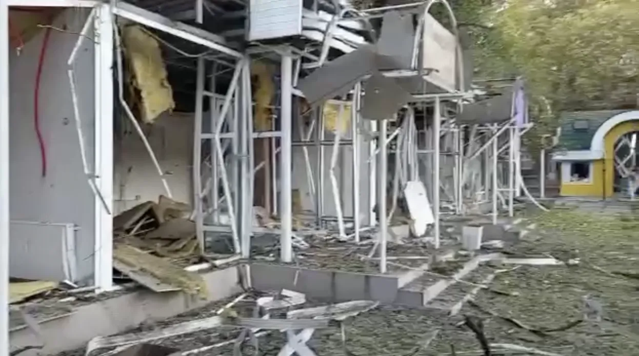 Окупанти вночі обстріляли Миколаїв ракетами С-300, потрапили до будинку: є загиблий. Фото