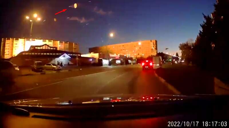 Появилось видео момента падения самолета на многоэтажку в российском Ейске