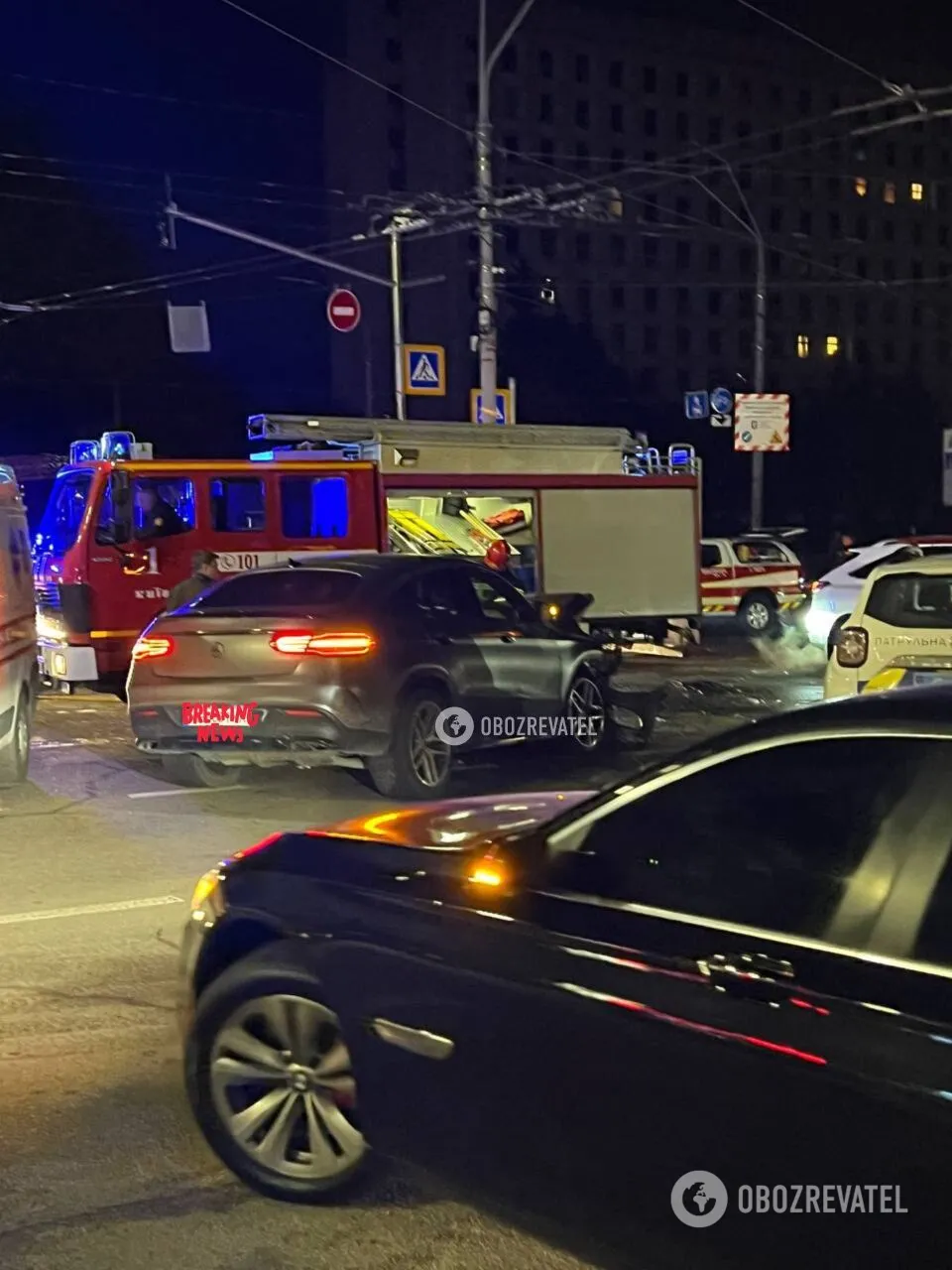 У Києві на Печерську трапилася серйозна ДТП: машини зім’яло, є потерпілі. Фото і відео