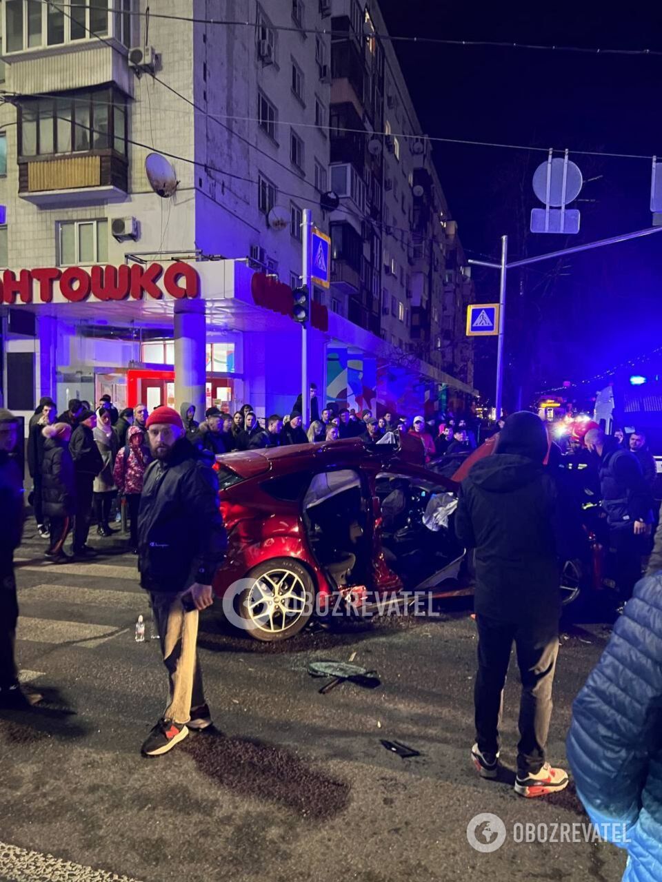 У Києві на Печерську трапилася серйозна ДТП: машини зім’яло, є потерпілі. Фото і відео dqxikeidqxiqqeant