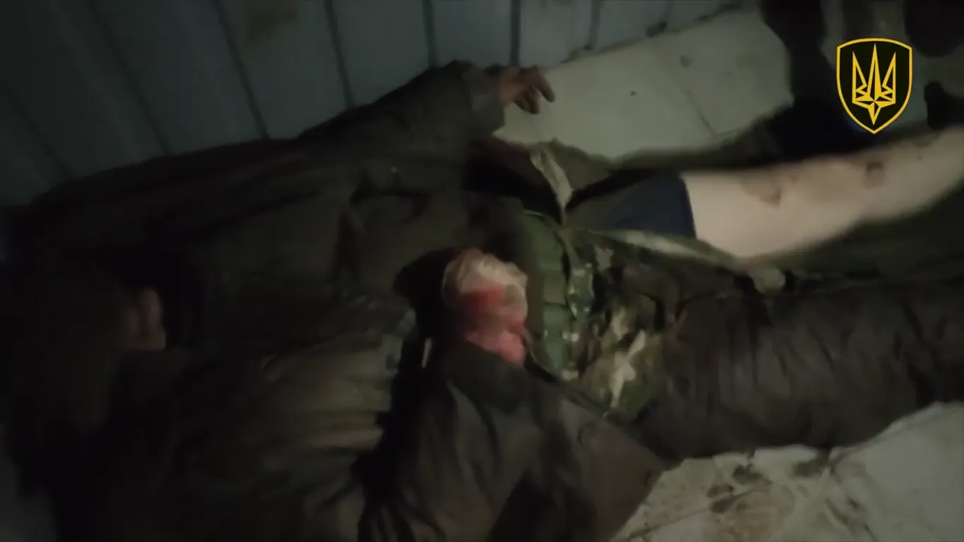 Нацгвардійці взяли в полон зека-ваґнерівця з РФ: він зізнався, що сидів за вбивство. Відео