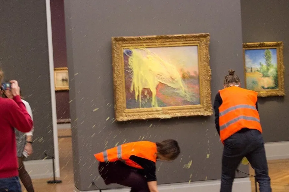 Протести продовжуються. У Німеччині екоактивісти облили картопляним пюре картину Клода Моне за $110 млн. dqxikeidqxitkant