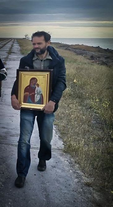 ’’Крестный ход’’ вокруг ’’Азовстали’’ в Маруиполе