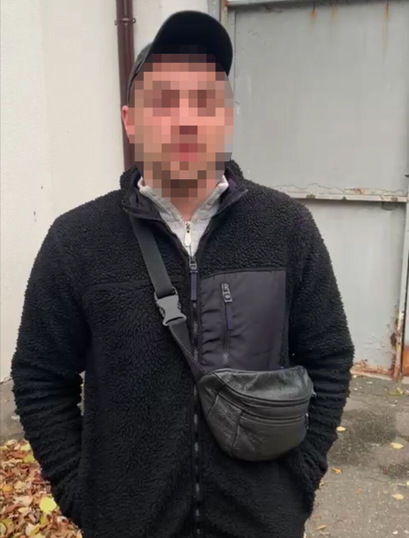 У Києві рецидивіст, погрожуючи ножем, забрав у 10-річної дитини телефон. Фото і відео dqxikeidqxiqqeant