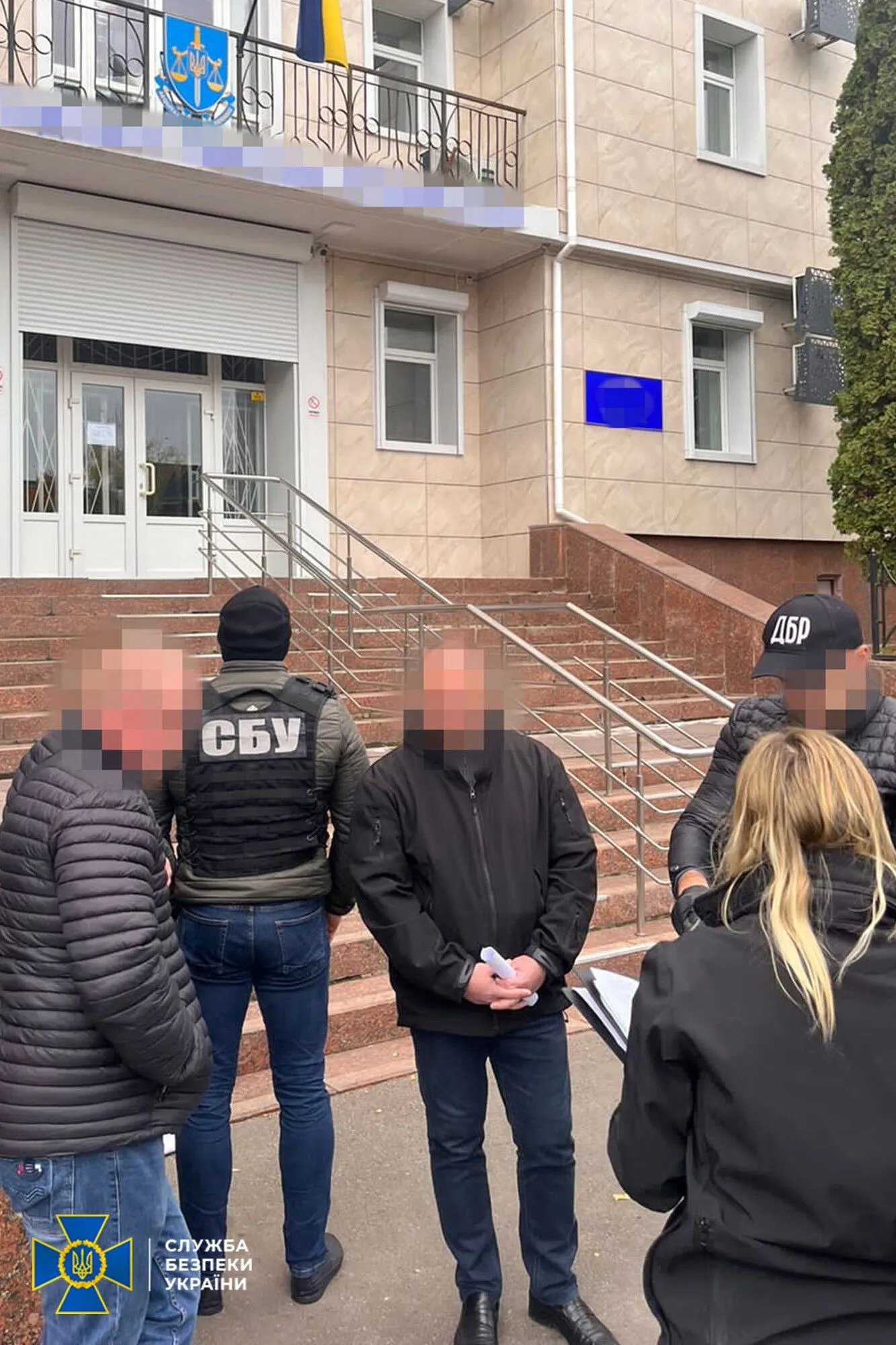 ДБР упіймала на хабарі одного із керівників прокуратури Кіровоградщини: до історії причетні екстрасенс і медики dqxikeidqxitkant