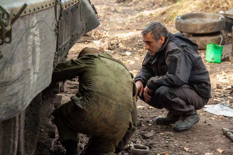 Російський ленд-ліз у дії: українські воїни захопили танк Т-72Б3, який кинули окупанти. Фото трофея