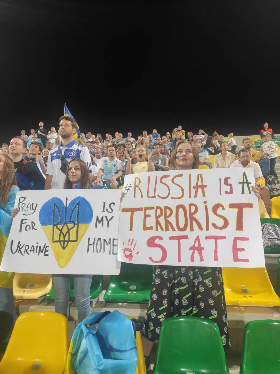 ’’Росія – країна терорист’’. На матчі Ліги Європи стався скандал із українськими вболівальниками. Відео dqxikeidqxiqqeant