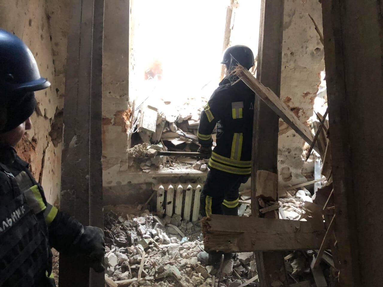 Під завалами зруйнованої Святогірської лаври знайшли тіло загиблого. Фото