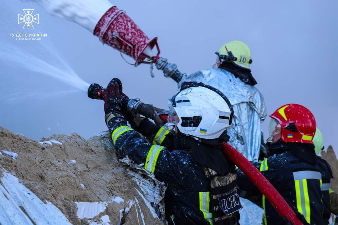 Появились фото пожара на энергетическом объекте Черкасской области dqxikeidqxiqqeant