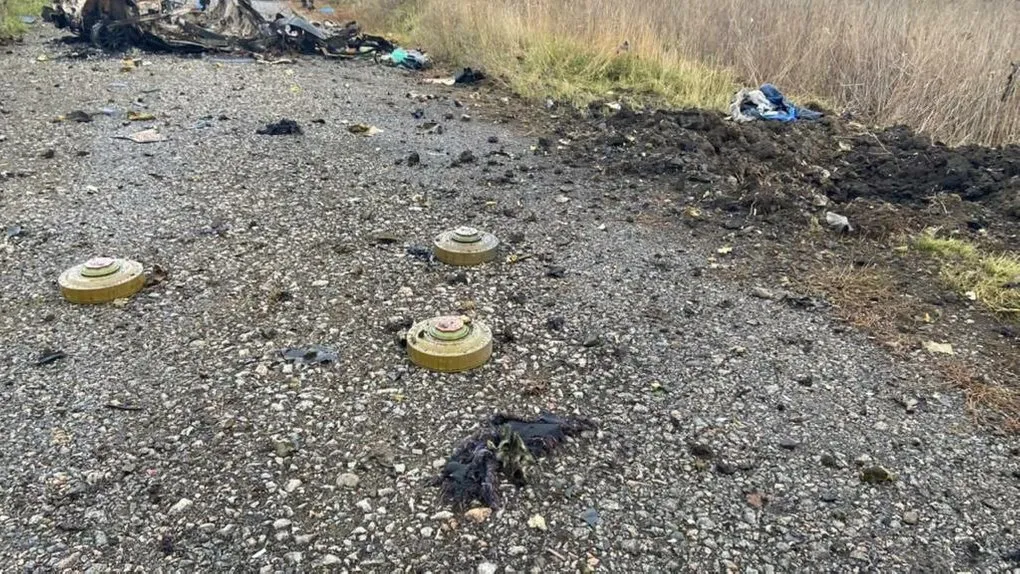 На Харківщині цивільний автомобіль вибухнув на міні, загинули двоє людей dqxikeidqxiqqeant