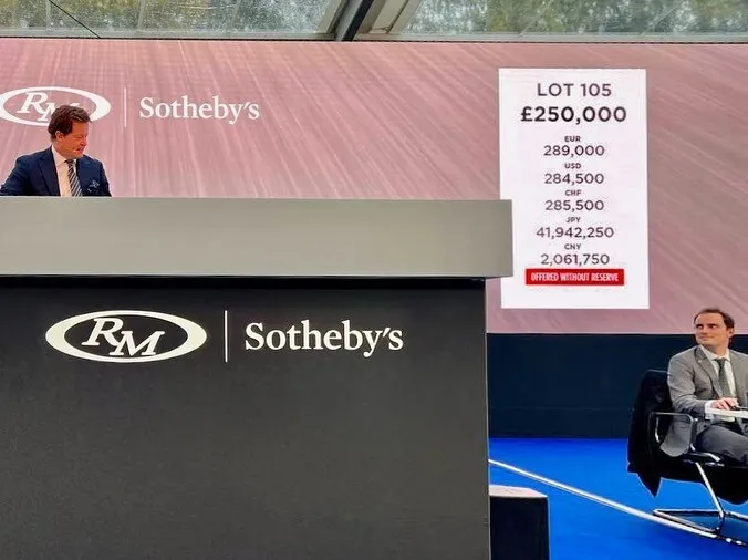 Андрій Данилко продав своє легендарне авто, яке належало Фредді Мерк‘юрі, за рекордну суму: на що підуть гроші dqxikeidqxiqqeant