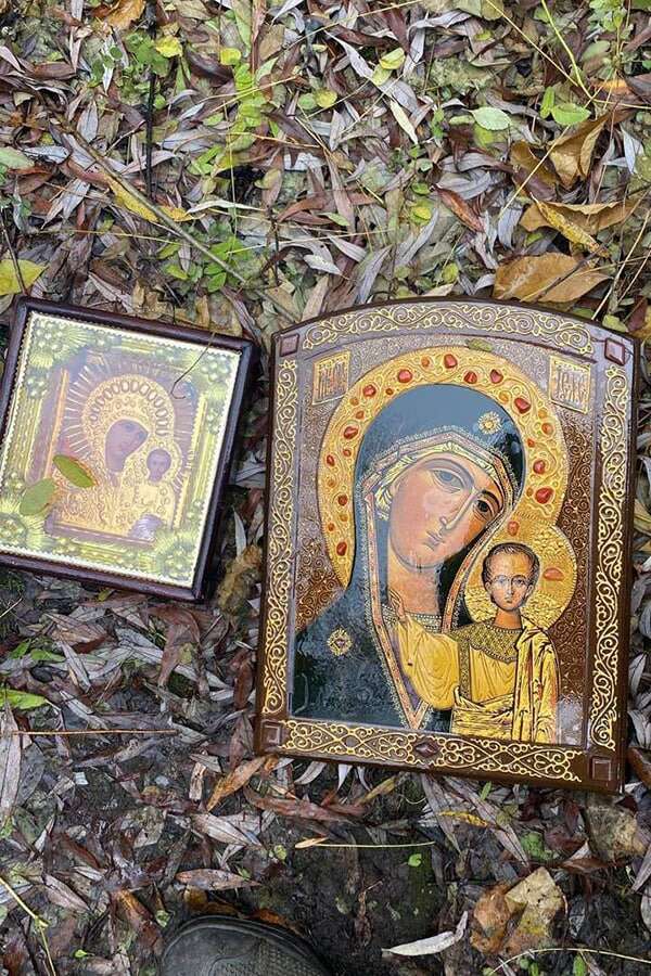 Нацгвардейцы выловили иконы из реки в Чернигове 01 dqxikeidqxitkant