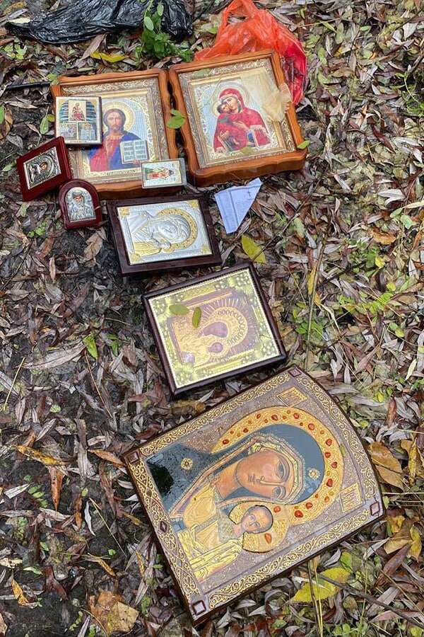 Нацгвардійці виловили ікони з річки в Чернігові 02