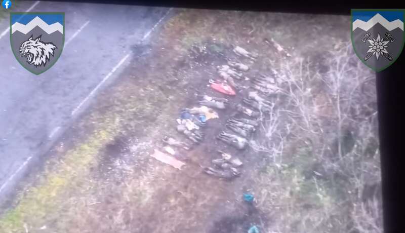 Коломыйские бойцы показали, как оккупанты собирают ликвидированных после неудачного штурма. Видео 18+ dqxikeidqxiqqeant