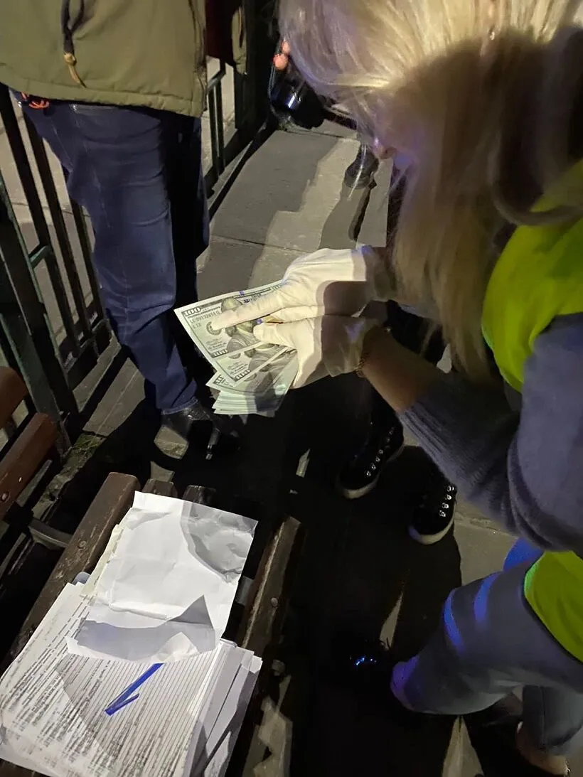 У Києві затримано зловмисників, які переправляли призовників через кордон як «волонтери». Фото dqxikeidqxitkant