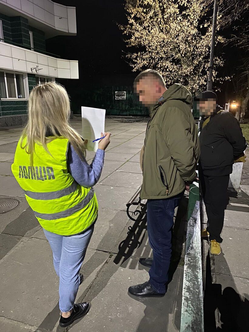 У Києві затримано зловмисників, які переправляли призовників через кордон як «волонтери». Фото