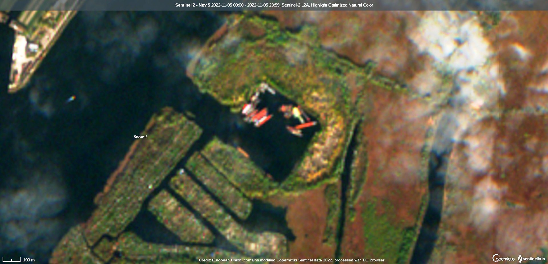 Війська РФ накопичують плавзасоби біля Херсона: супутникові фото