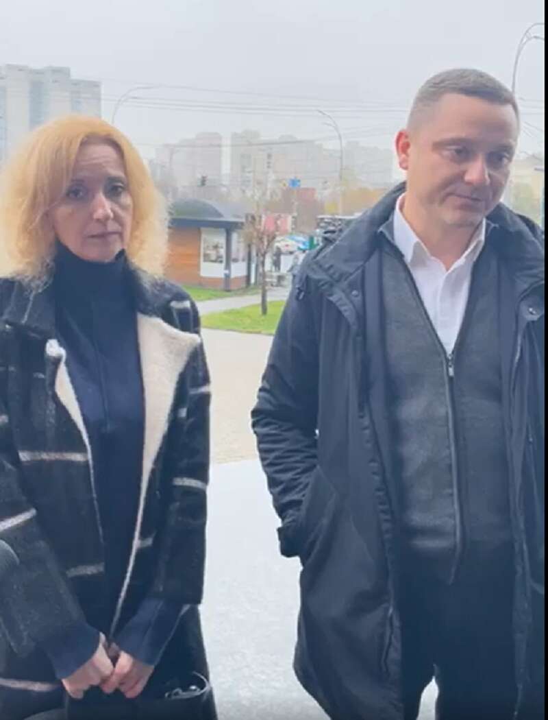 Юлия Каждан и Максим Александров на лестнице Довженко-Центра dqxikeidqxitkant