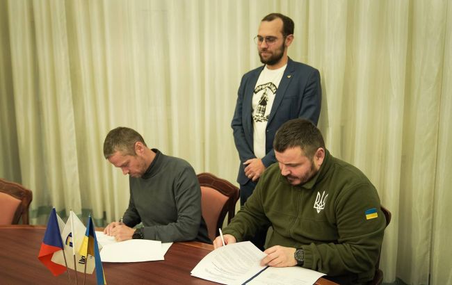 Україна та Чехія будуть разом виготовляти військову техніку та боєприпаси dqxikeidqxitkant