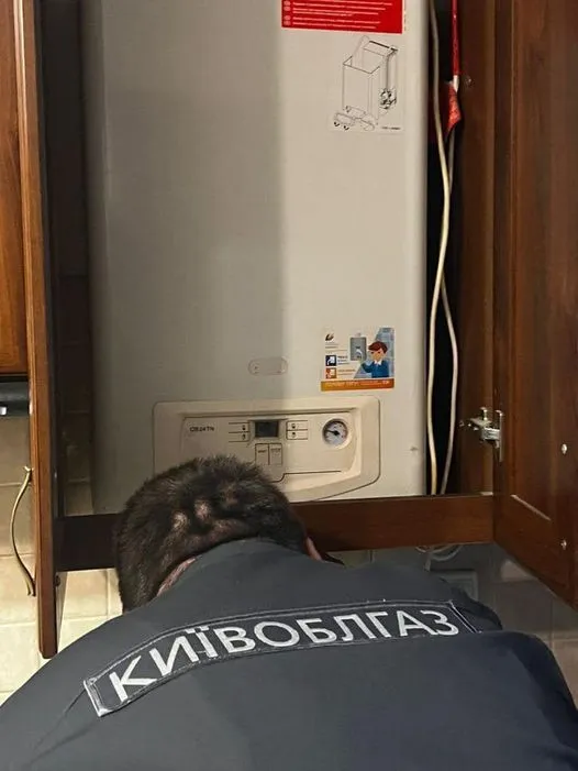 У Києві в багатоповерхівці загинули троє людей, отруївшись чадним газом. Фото