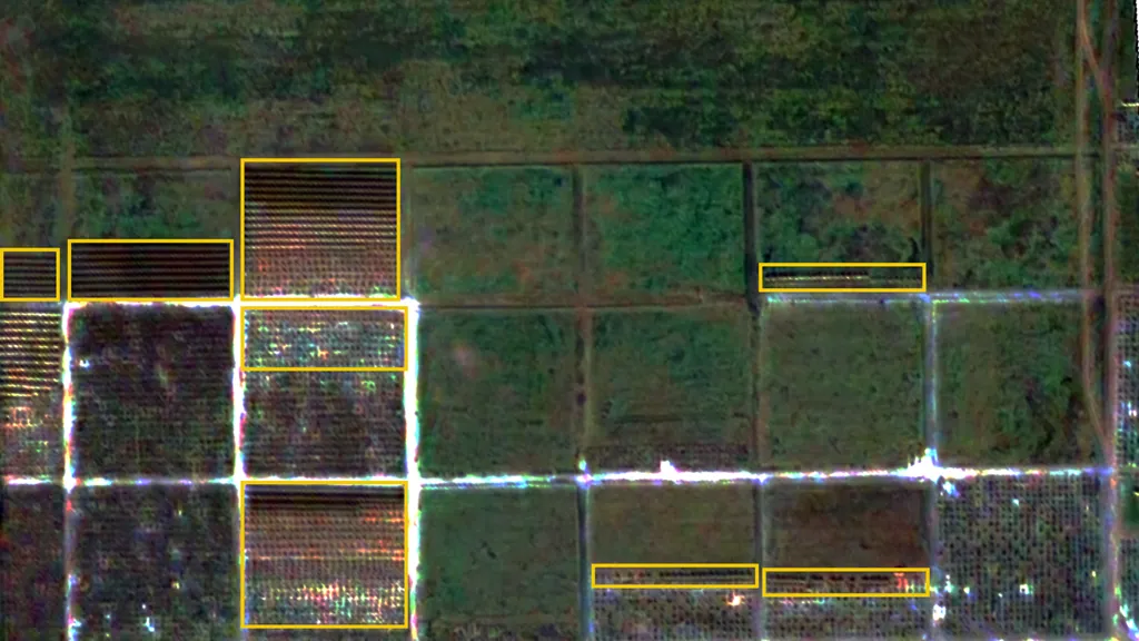 В Херсоне за время оккупации ’’разрослось’’ кладбище: спутниковые фото зафиксировали изменения