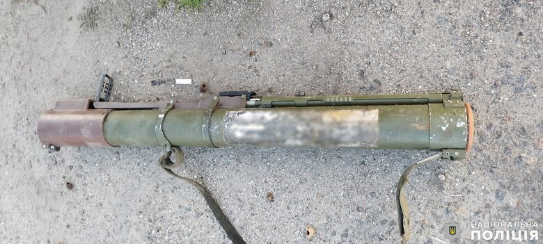 Чоловік намагався продати ящик гранат, вогнемет та гранатомет на Миколаївщині, - Нацполіція 03