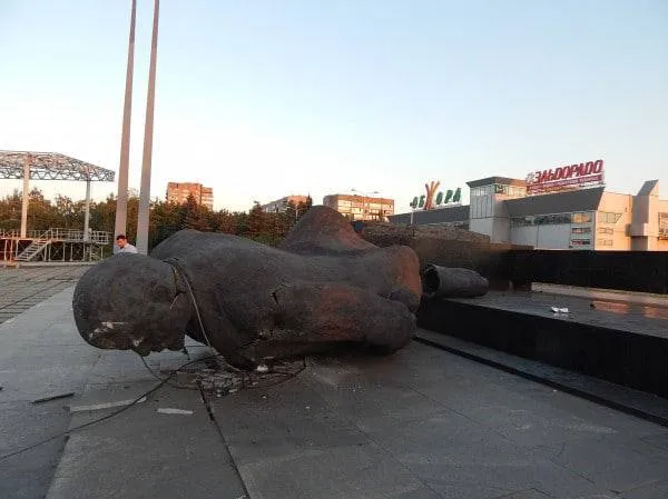 ’’Назад у СРСР’’: окупанти збираються встановити пам’ятники Леніну у Маріуполі. Фото dqxikeidqxitkant