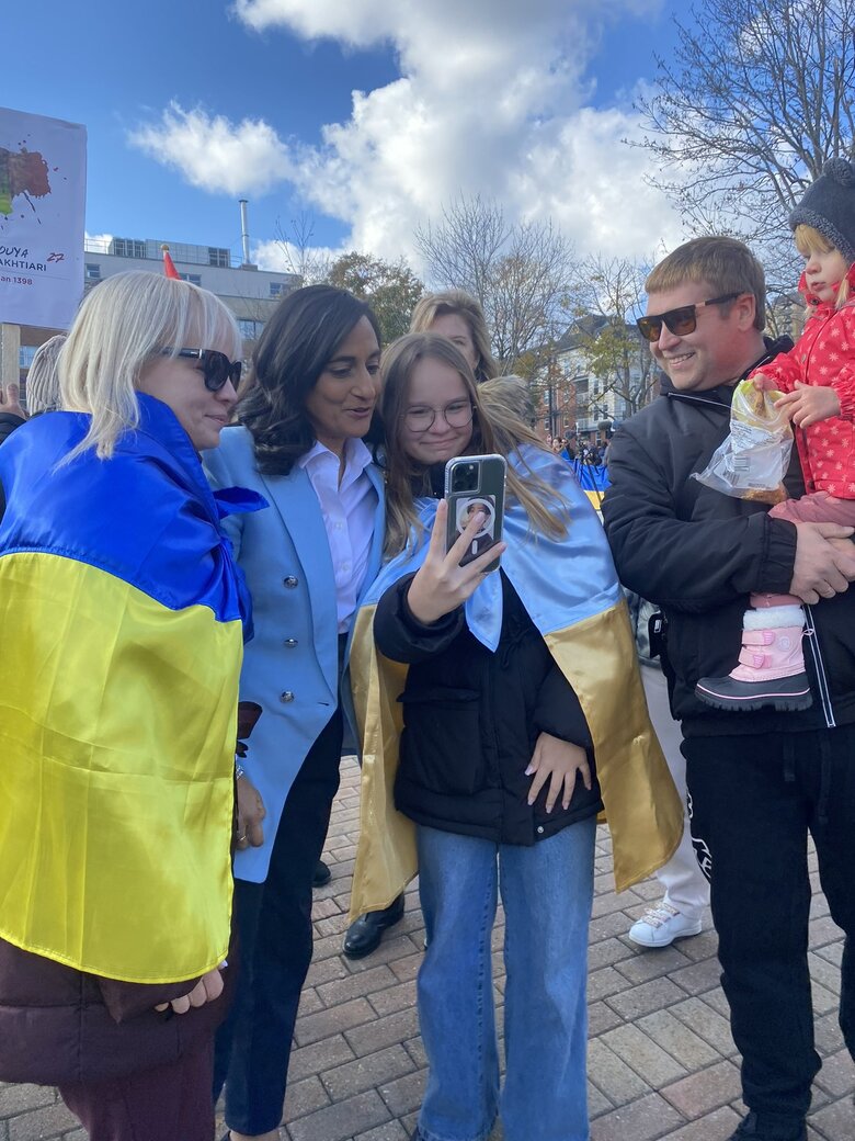 Министр обороны Канады Ананд приняла участие в митинге в поддержку Украины 01 dqxikeidqxiqqeant