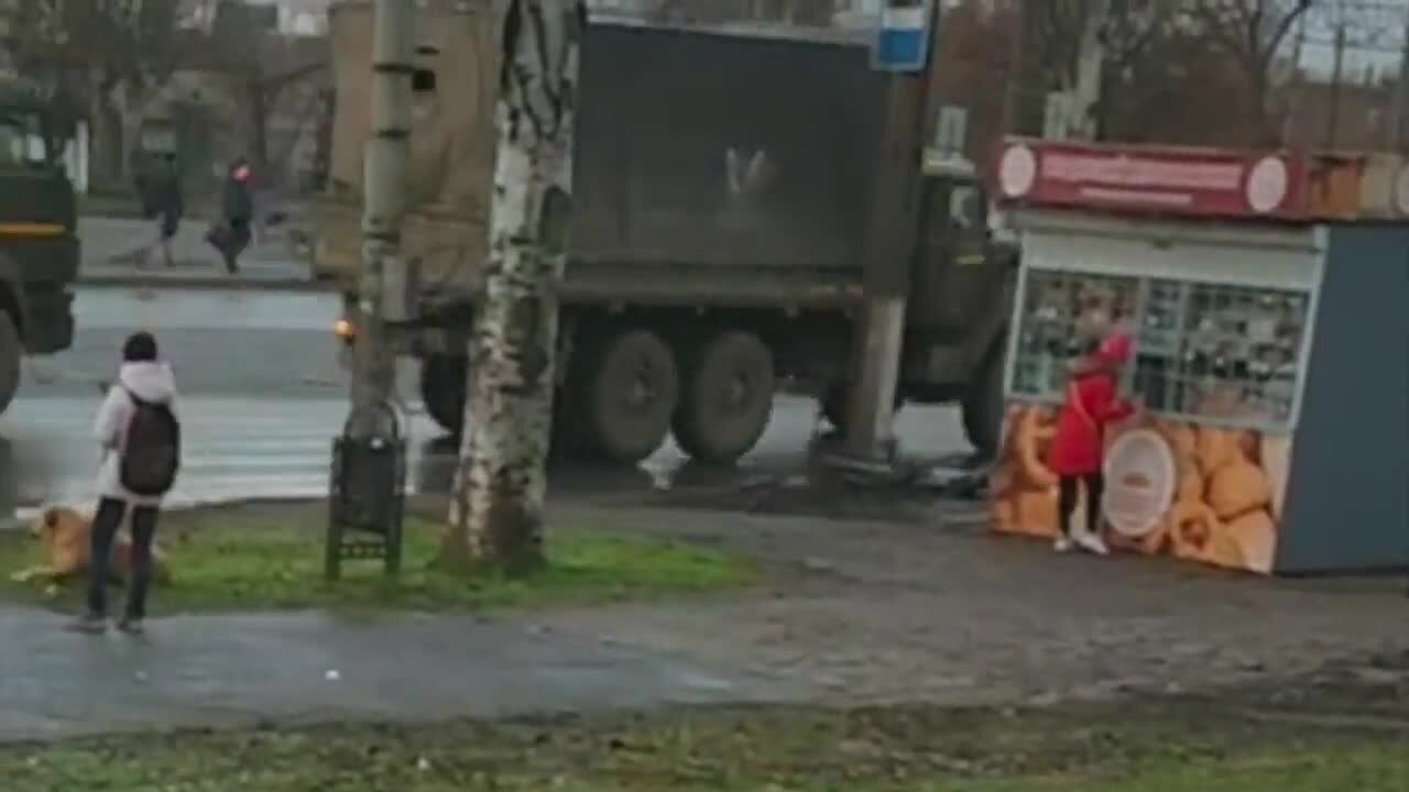 Россия перекидывает военную технику и живую силу через Мариуполь на Запорожье: появились подробности. Видео
