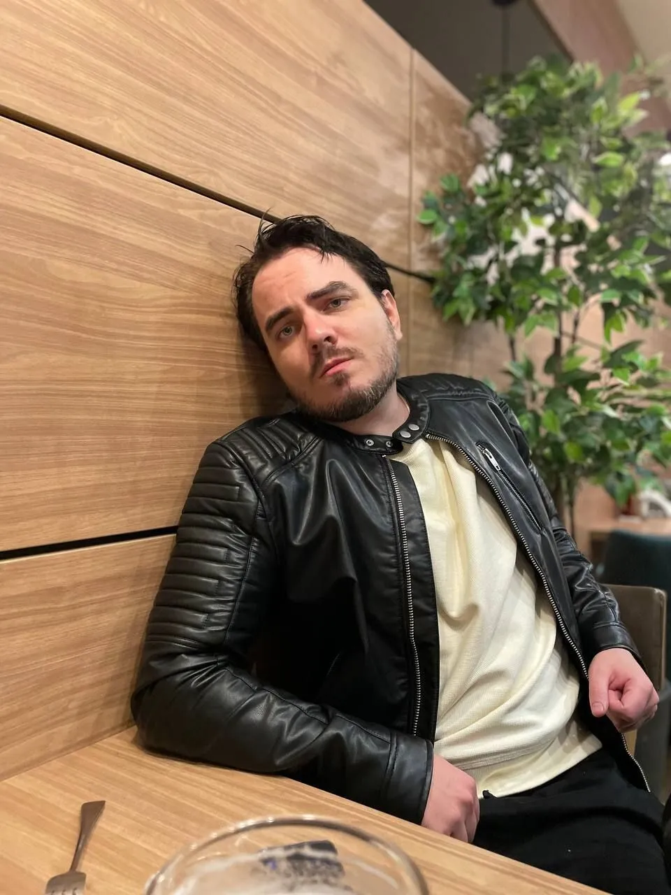 Скандального антиукраїнського блогера Іллю Меддісона, який втік від мобілізації в РФ, вигнали із Сербії dqxikeidqxitkant