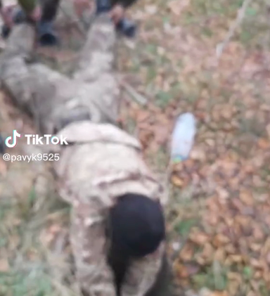 Каждая жизнь важна: воины ВСУ спасли собачонку, которая провалилась в колодец. Видео dqxikeidqxiqqeant