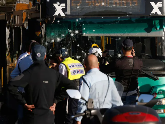 У Єрусалимі стався теракт, вибухи пролунали у двох місцях: багато постраждалих. Фото і відео